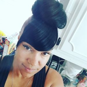 Meet your Posher, Dominique